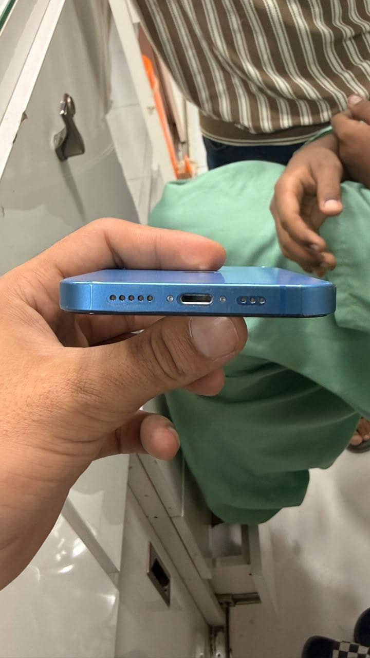 Apple iPhone 13 3