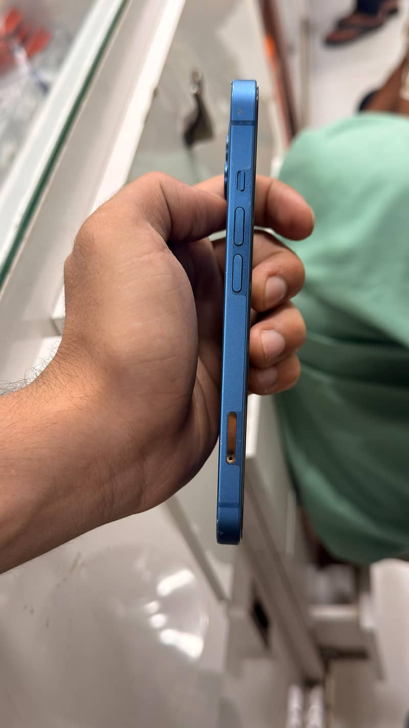 Apple iPhone 13 5