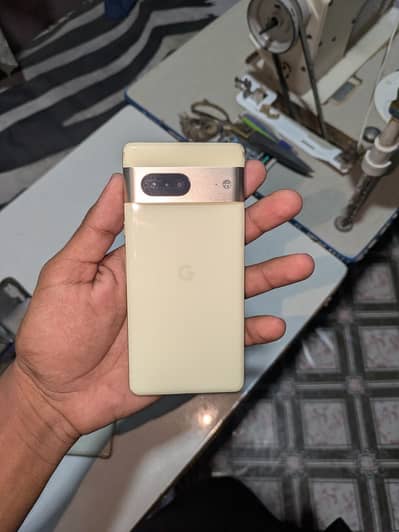 Google pixel 7. water pack. 10/10 condition.