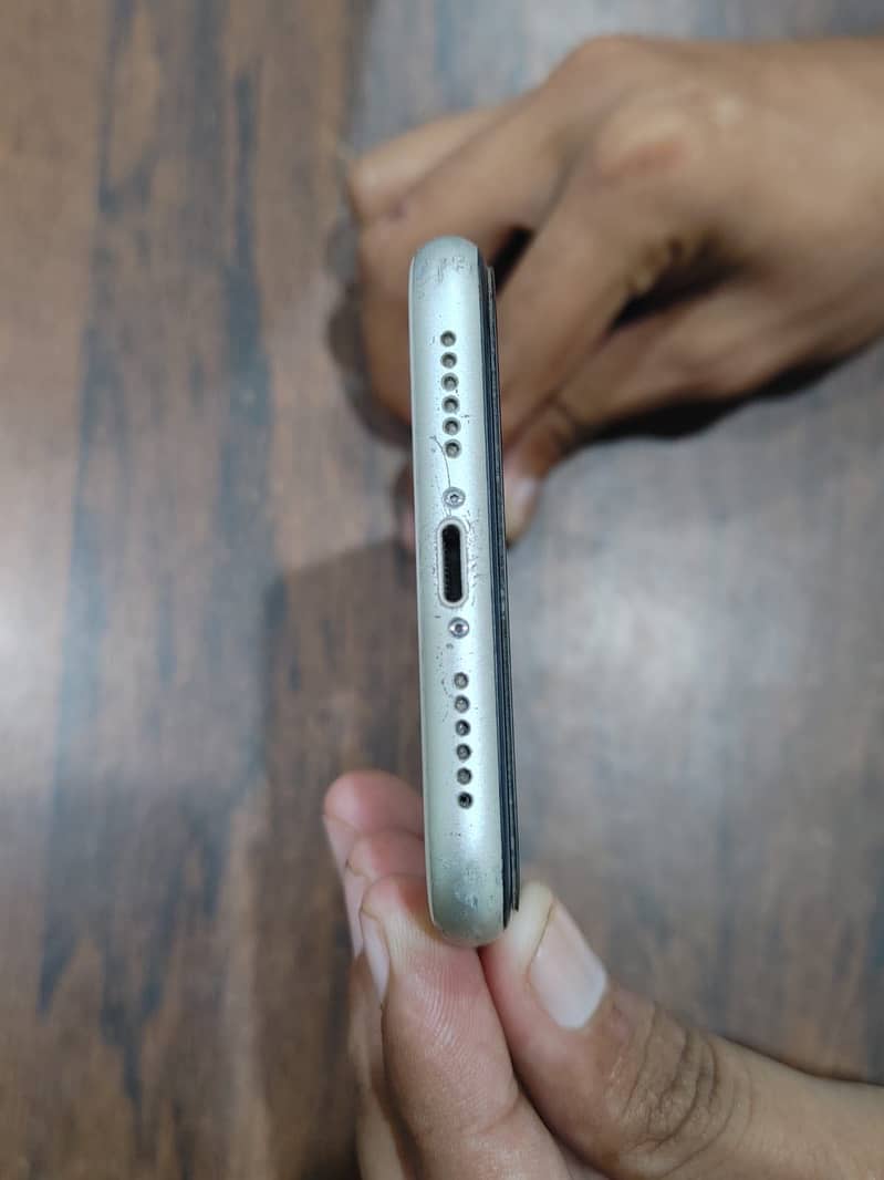 Apple iPhone 11 3