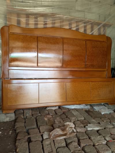 new woodan bed