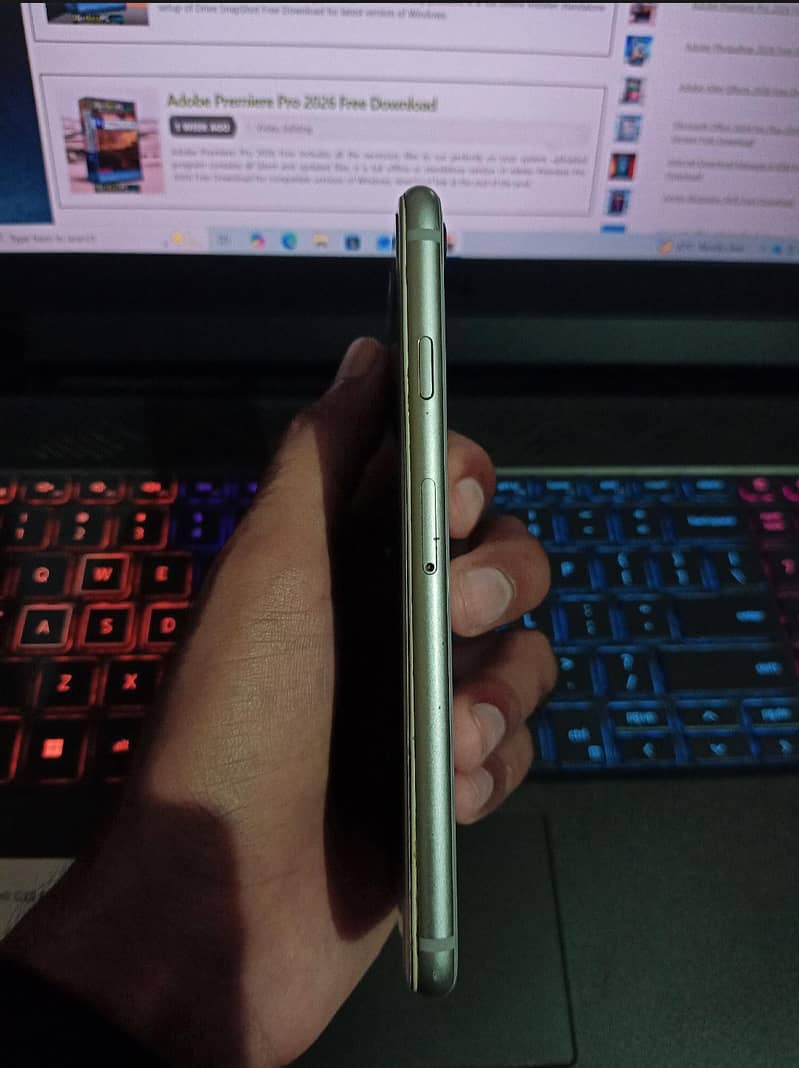 Apple iPhone 8 3