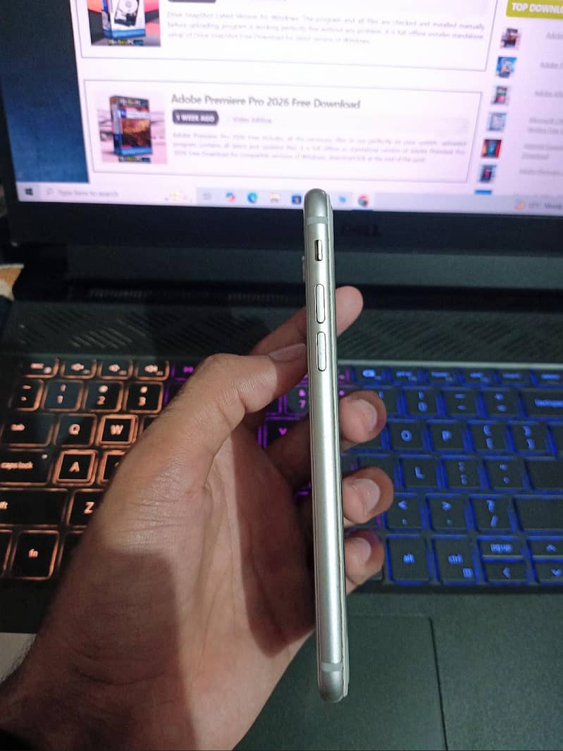 Apple iPhone 8 4