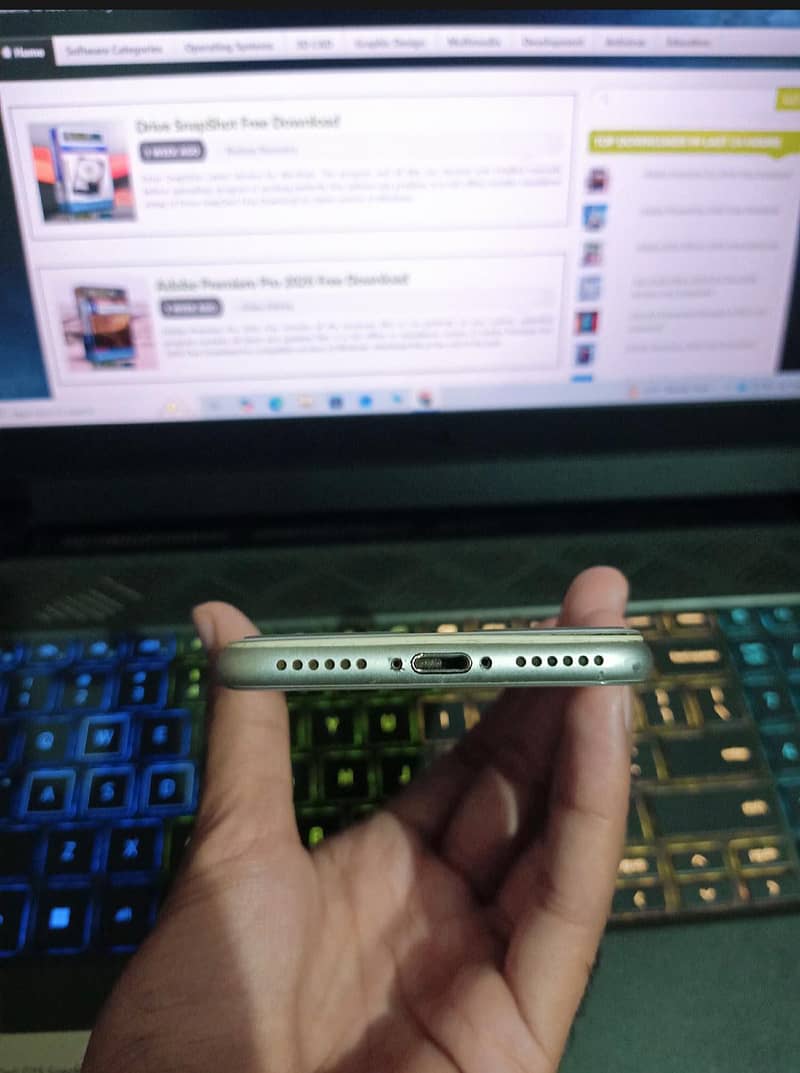 Apple iPhone 8 5