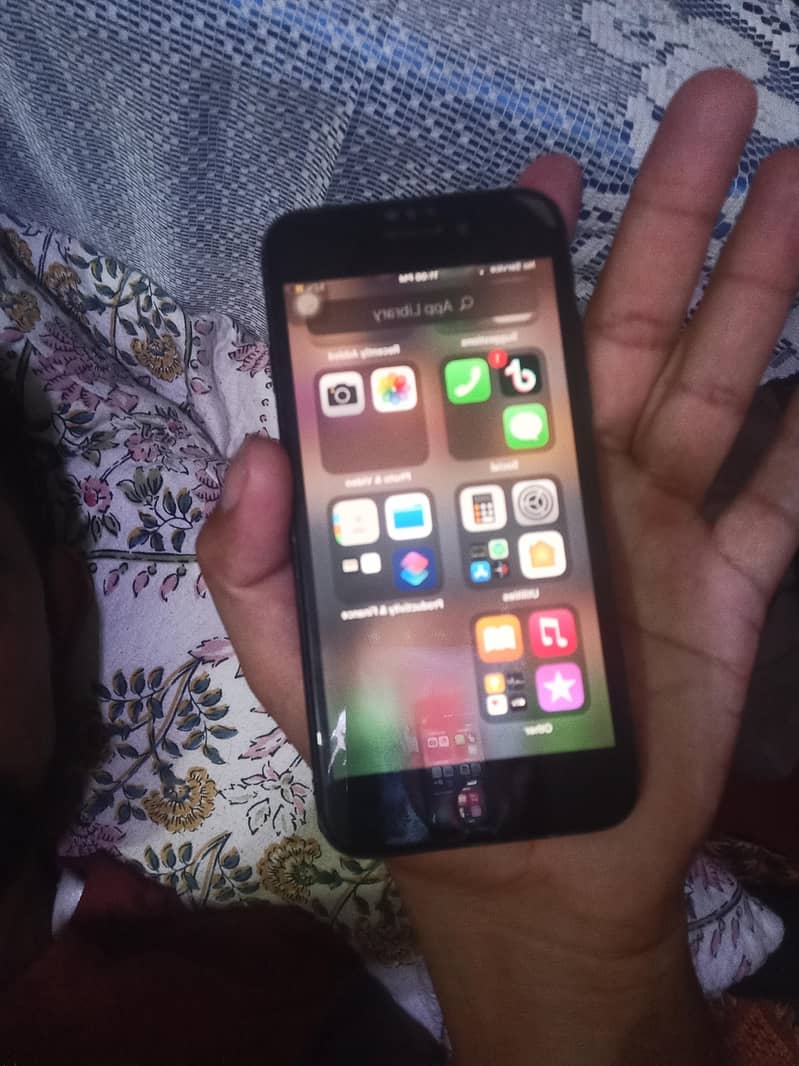 Apple iPhone 7 Plus 0