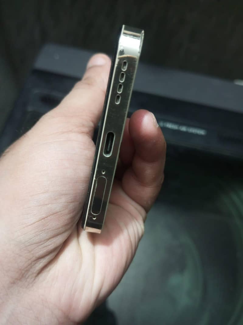 Realme 12 Plus 2