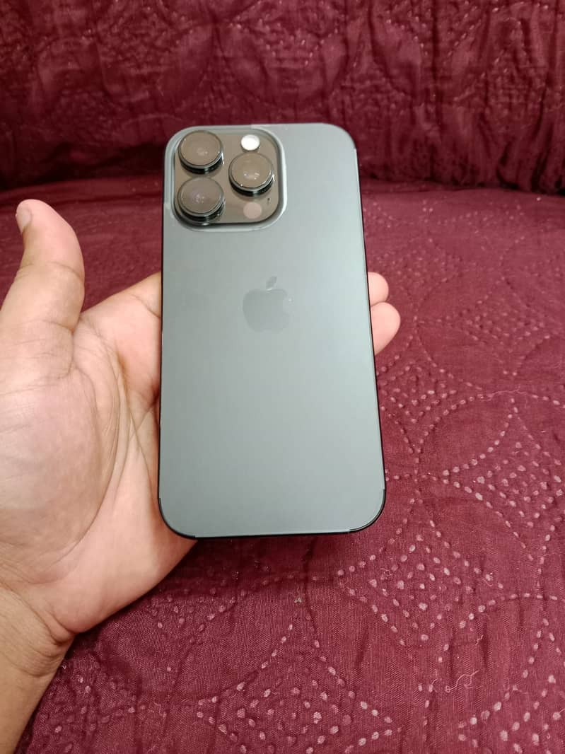 Apple iPhone 16 Pro 0