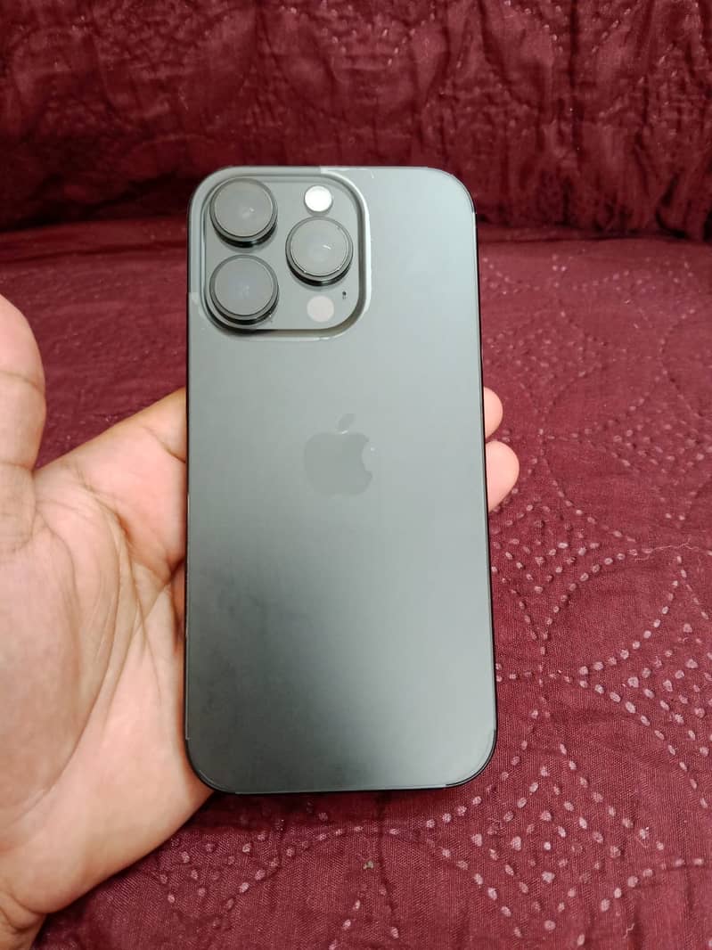 Apple iPhone 16 Pro 1