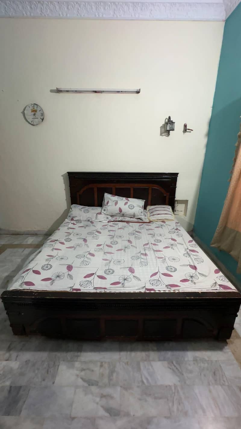 king size bed 0