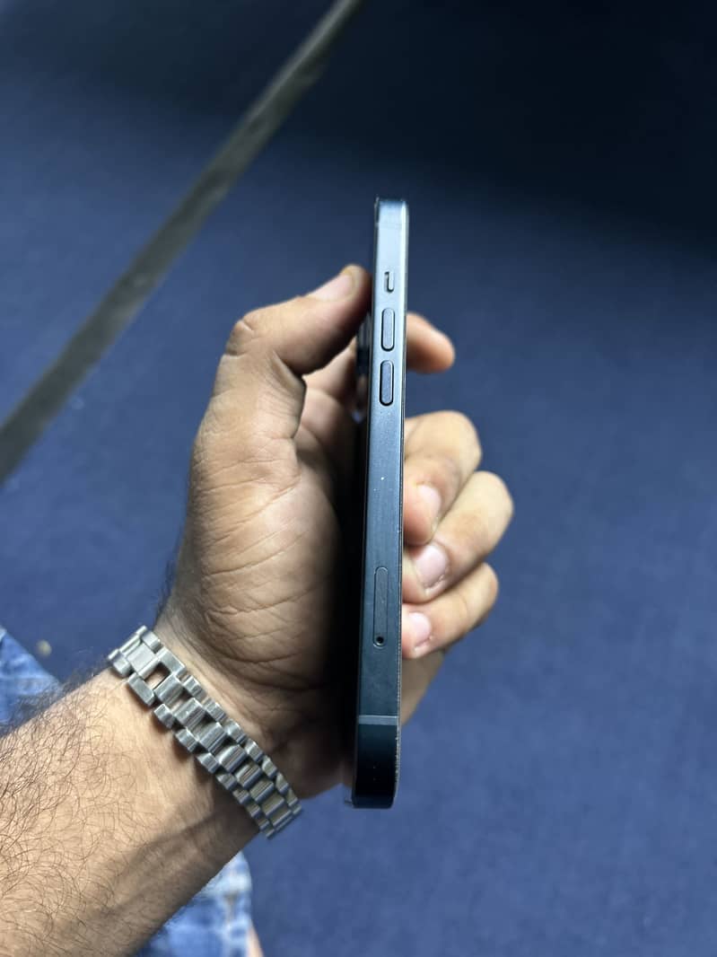 Apple iPhone 13 2