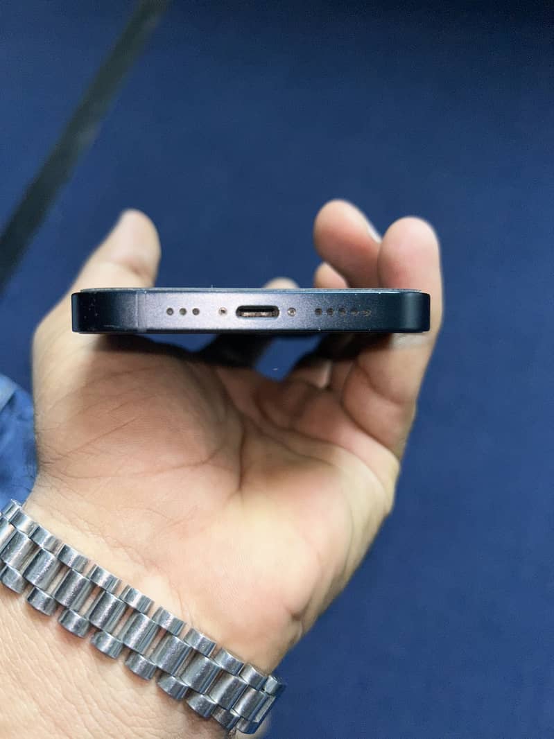 Apple iPhone 13 5