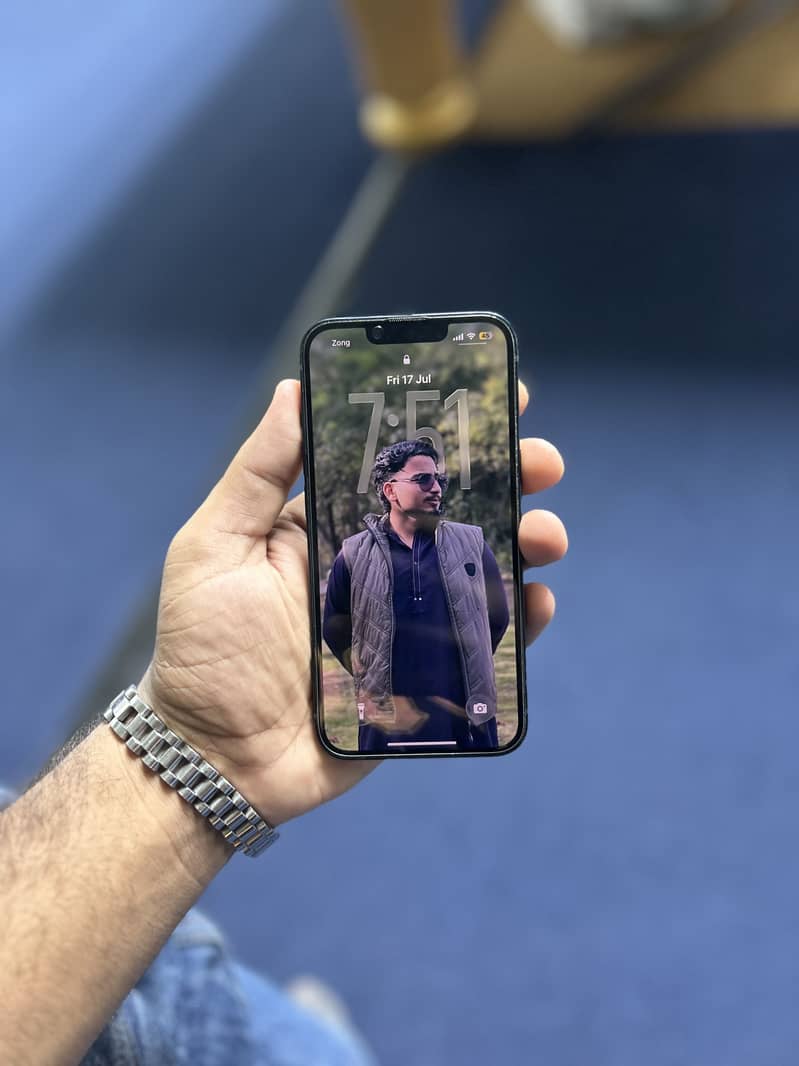 Apple iPhone 13 7