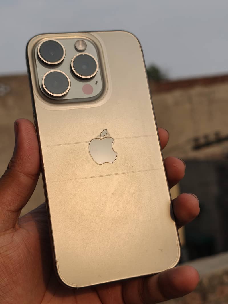 Apple iPhone 15 Pro 0
