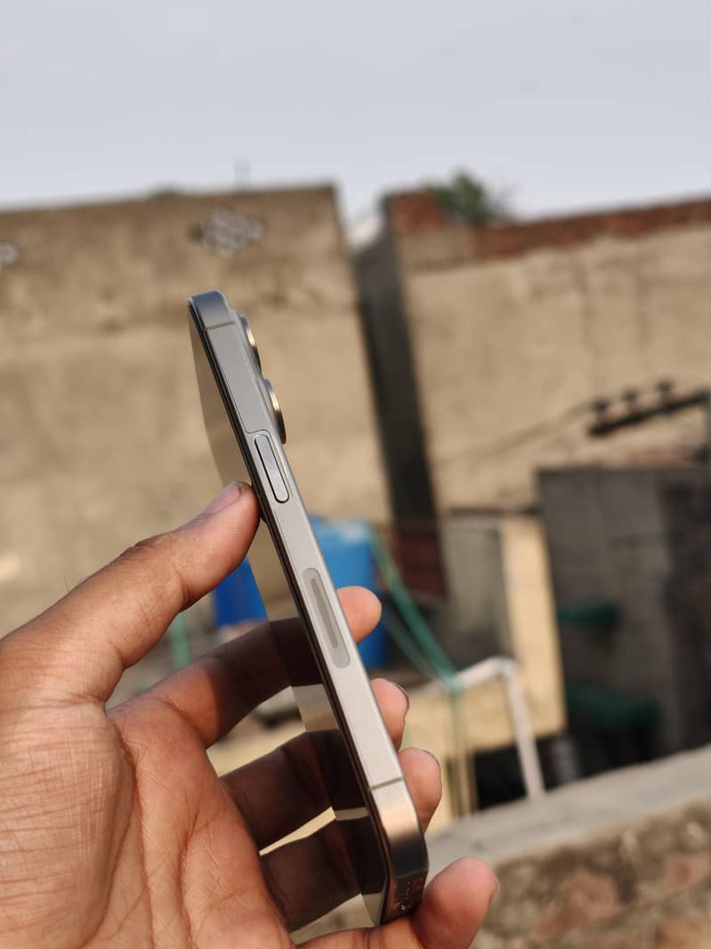 Apple iPhone 15 Pro 1
