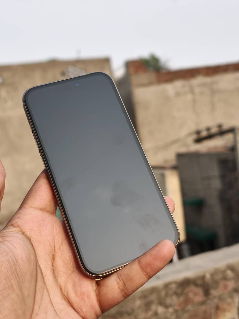 Apple iPhone 15 Pro 2