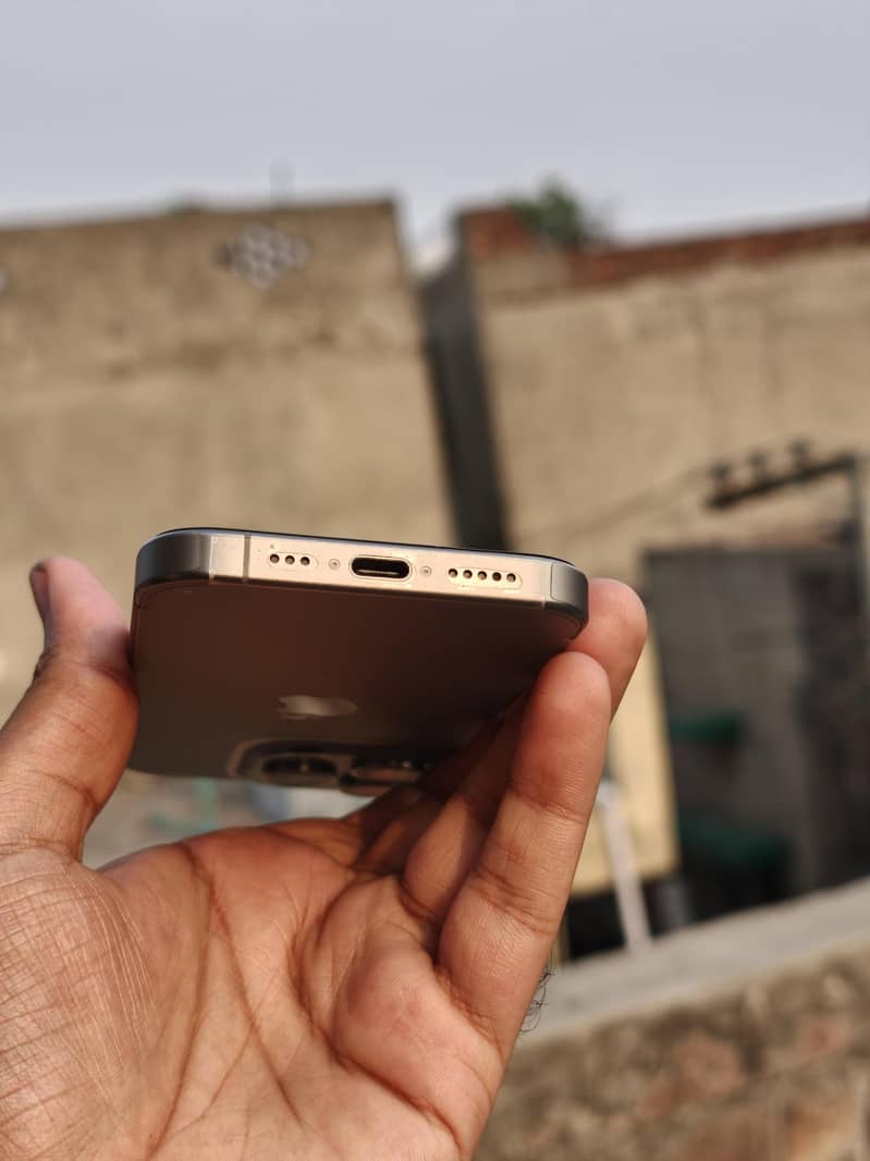 Apple iPhone 15 Pro 3