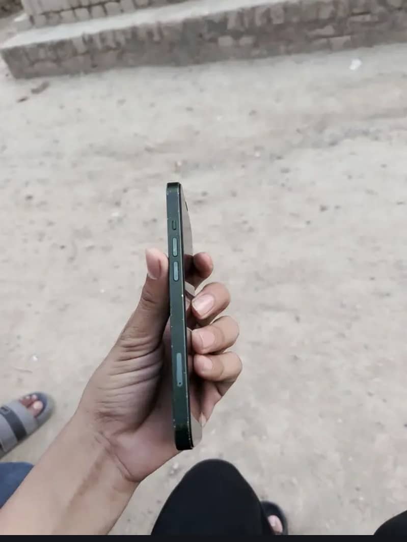 iPhone 13 3