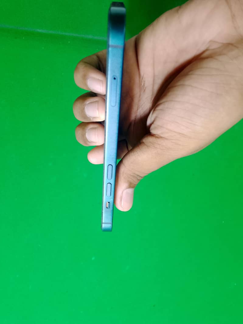 Apple iPhone 13 2