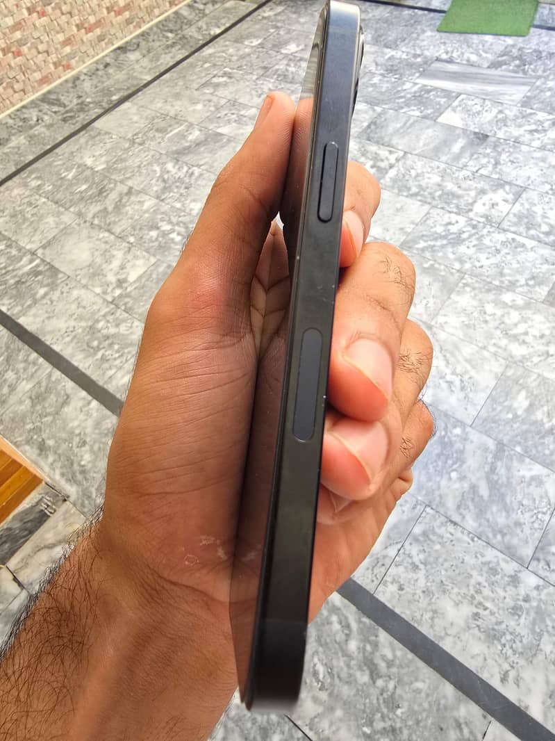 Apple iPhone 13 2