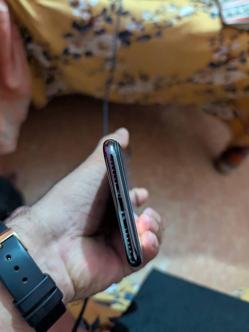 Apple iPhone X 3
