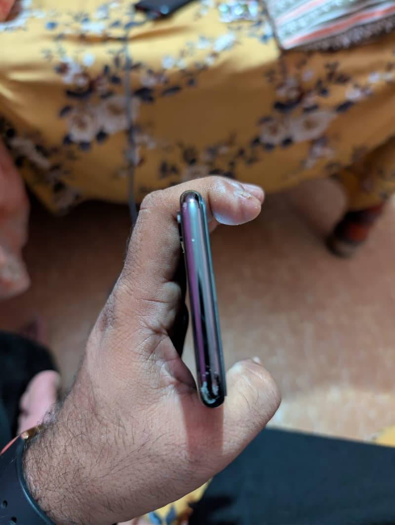Apple iPhone X 4
