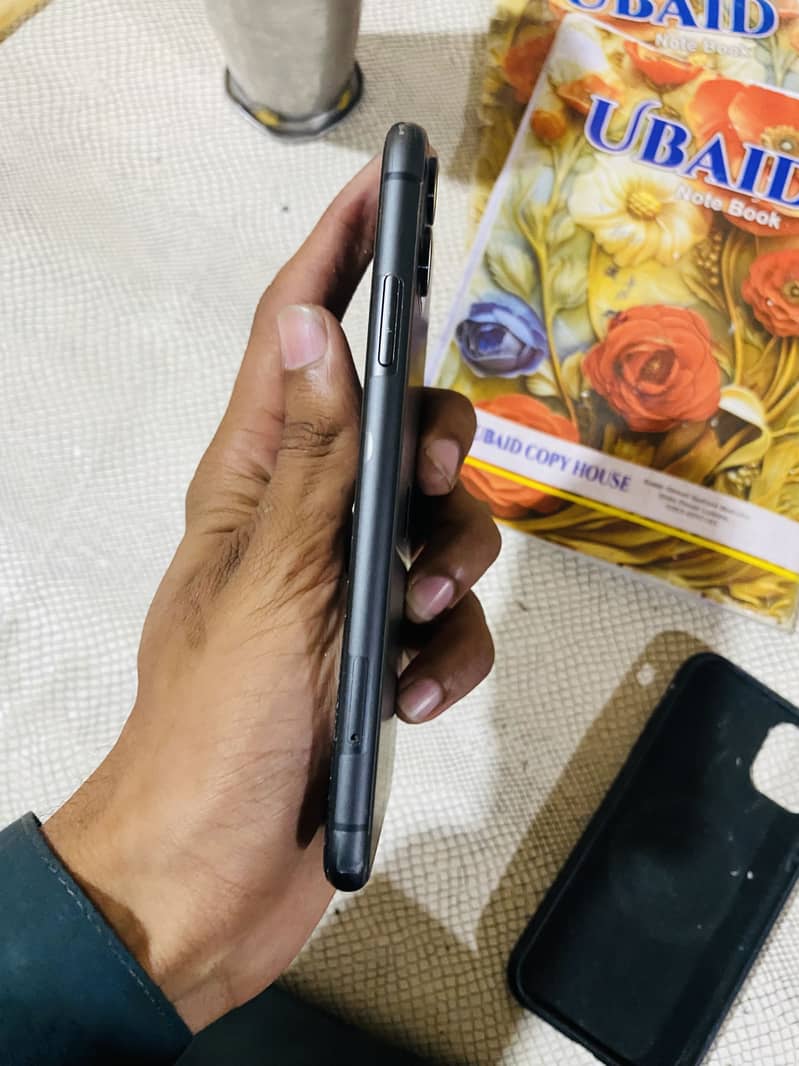 Apple iPhone 11 3