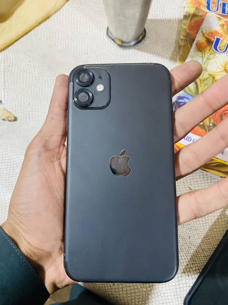 Apple iPhone 11 4