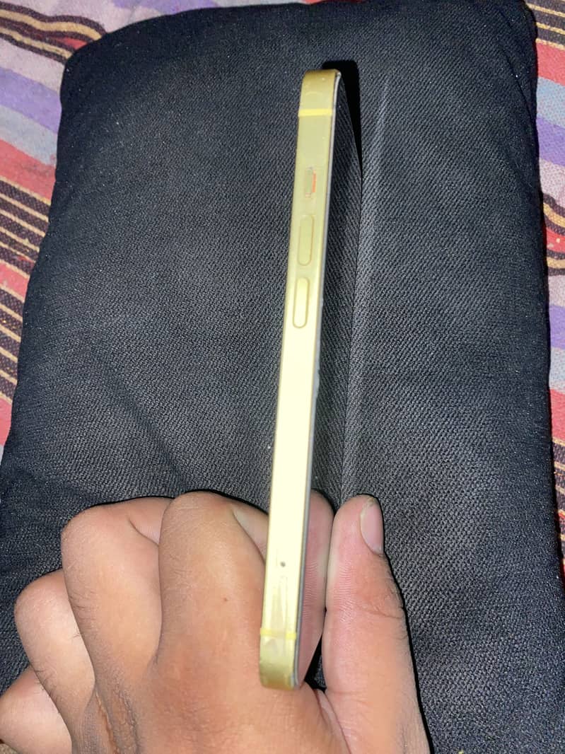 Apple iPhone 14 3