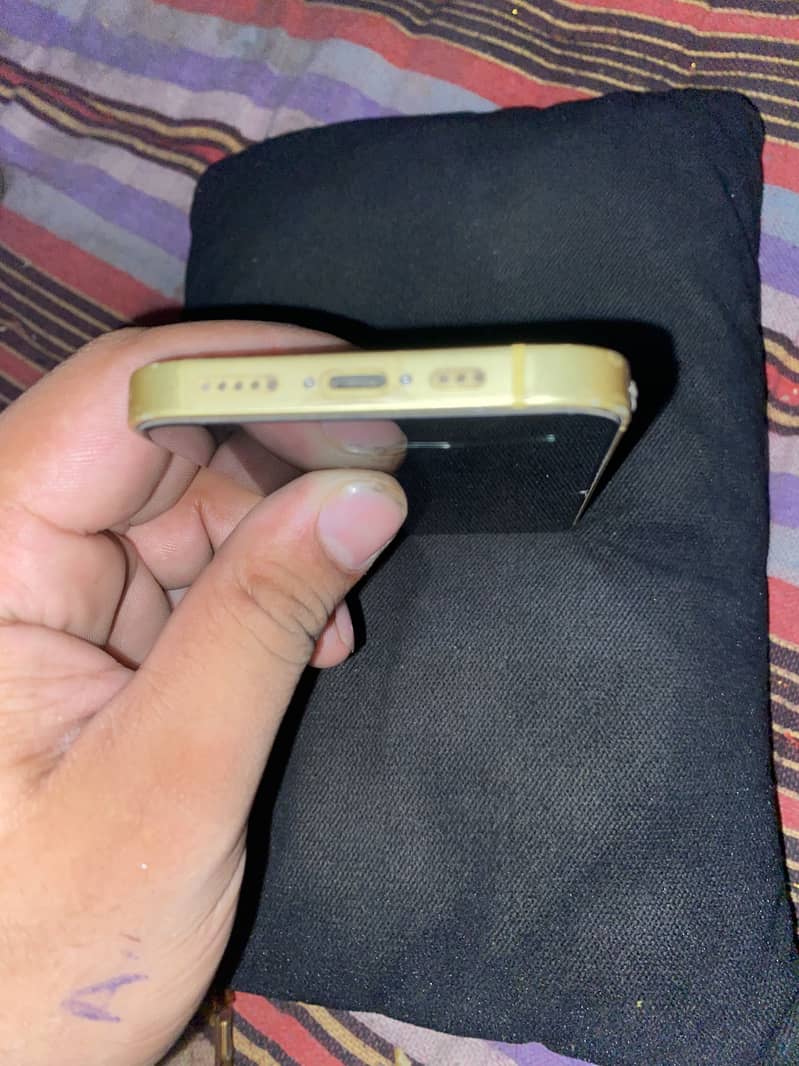 Apple iPhone 14 4