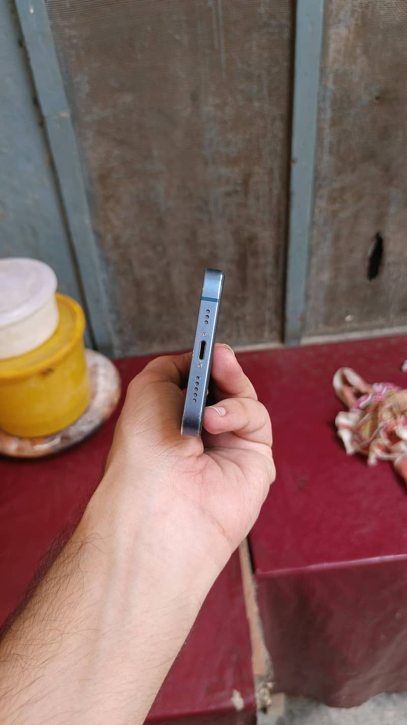 iPhone 13 3