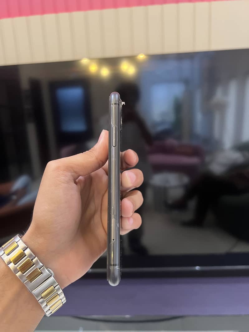 Apple iPhone 11 8