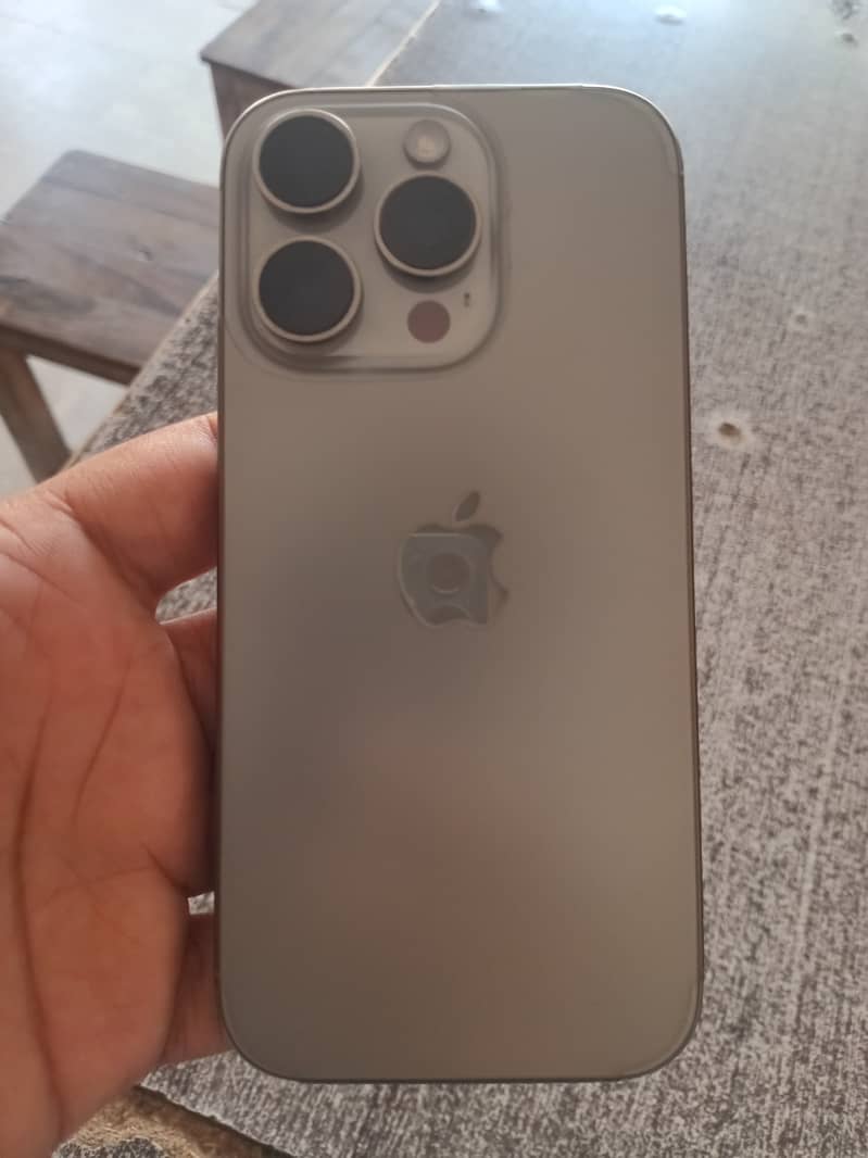 Apple iPhone 16 Pro 2