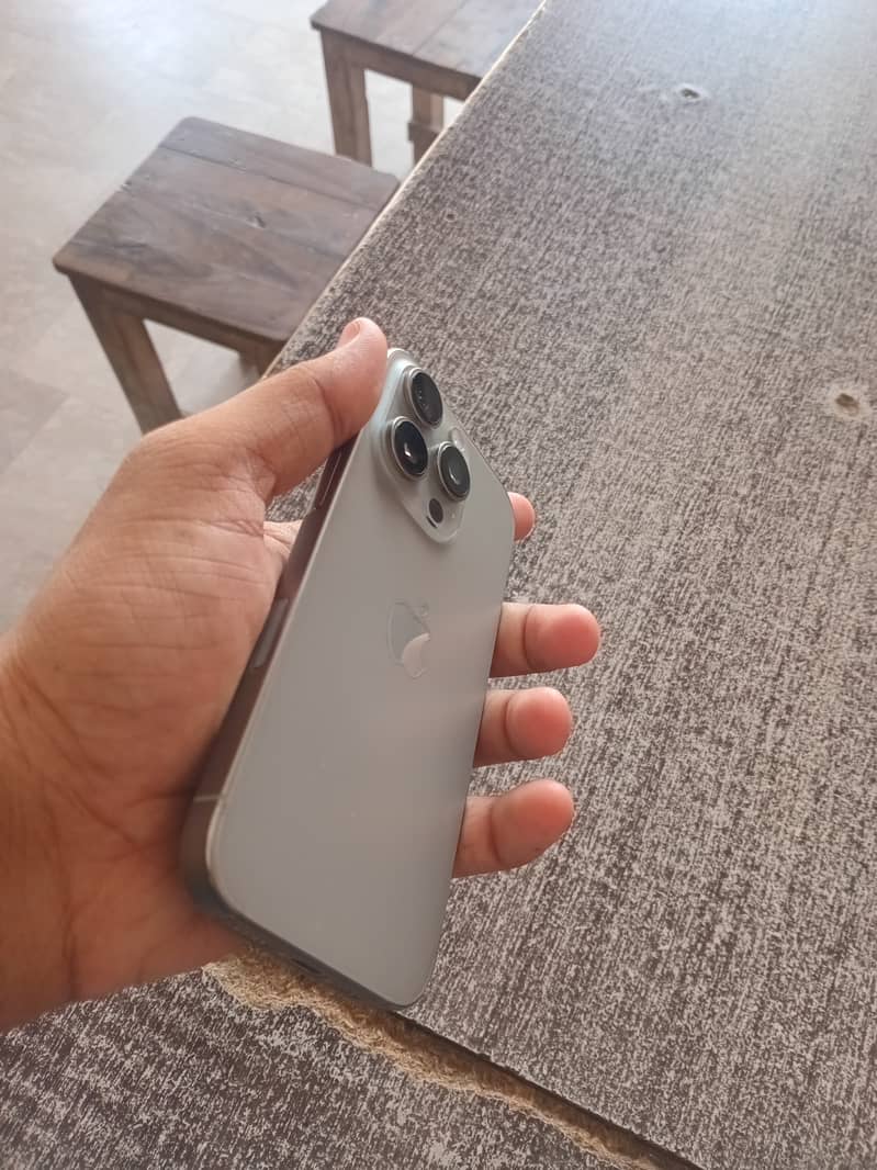 Apple iPhone 16 Pro 5