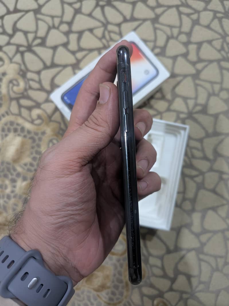 Apple iPhone X 4