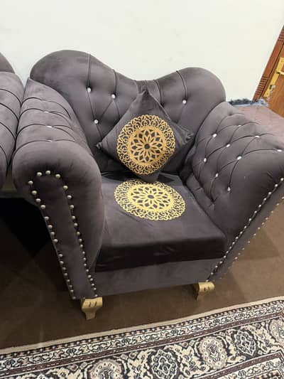 Elegant 6-Seater Sofa in Excellent Condition