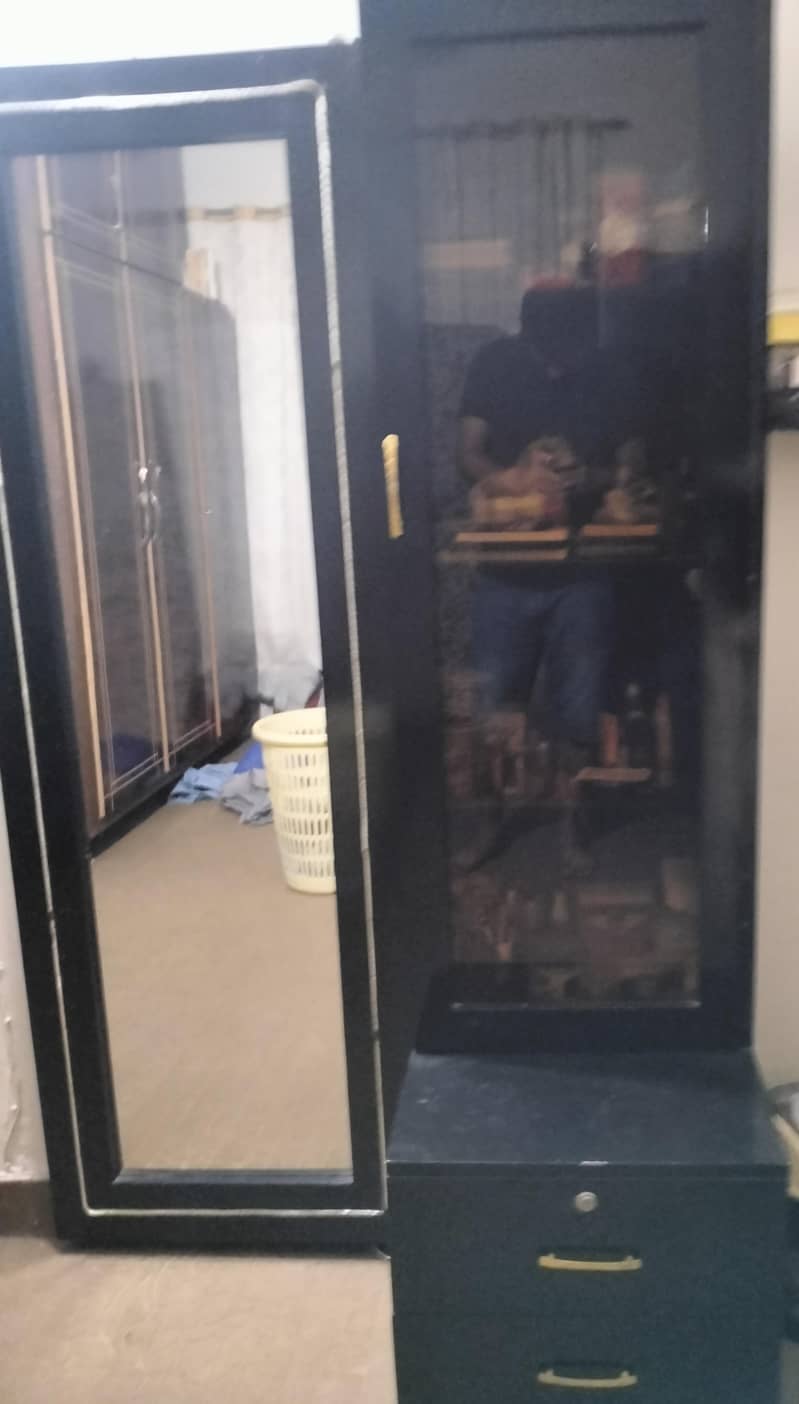 Dressing & seprate Mirror 1