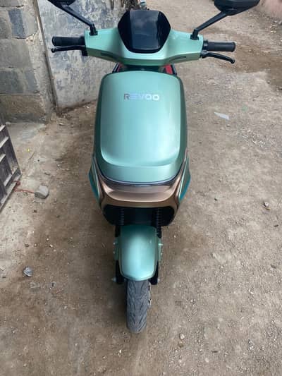 REVOO A11. mint green color  1150 km use hui he    unregistered bike h