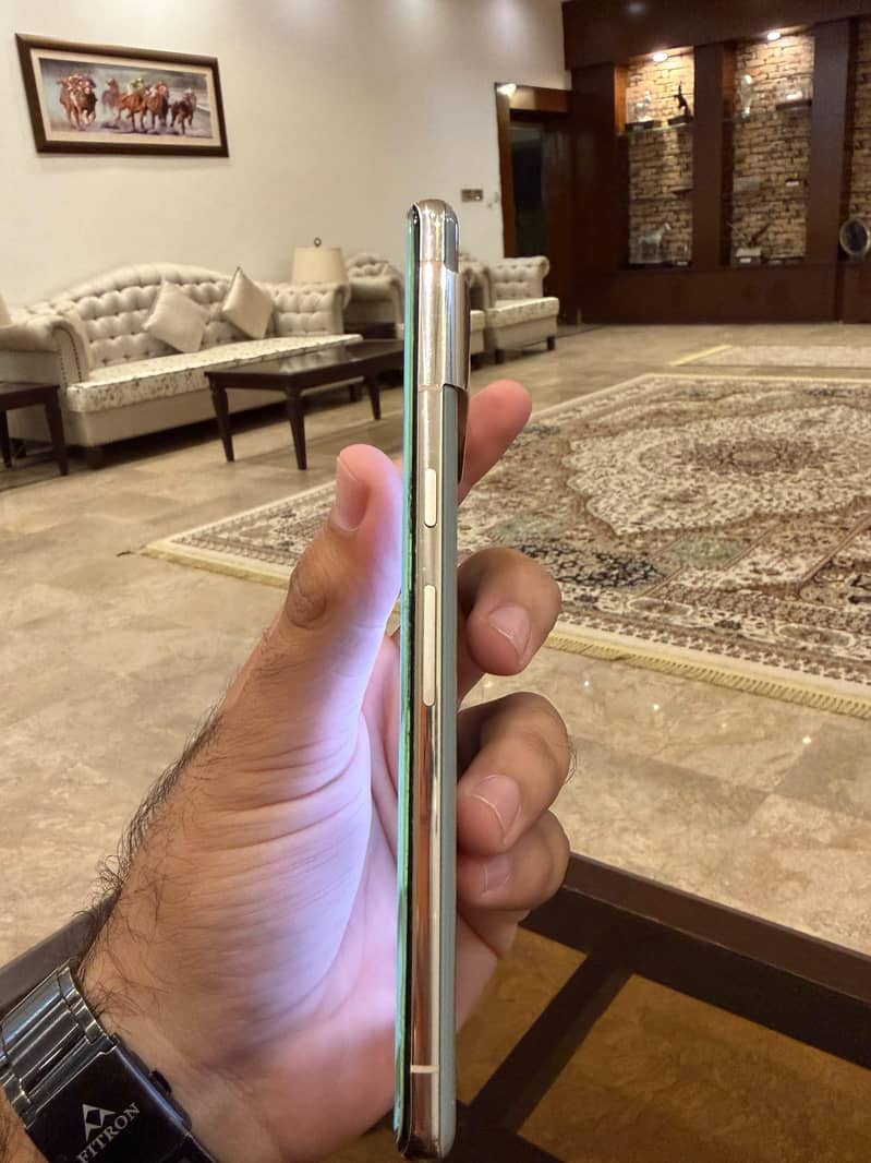 Google Pixel 7 4