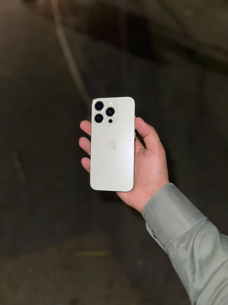 Apple iPhone 15 Pro 0