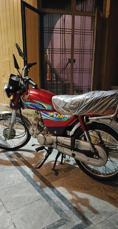 HONDA CD 70 | MODEL 2024 | 6000 KM Use | Only Calls Urgent Sale Honda