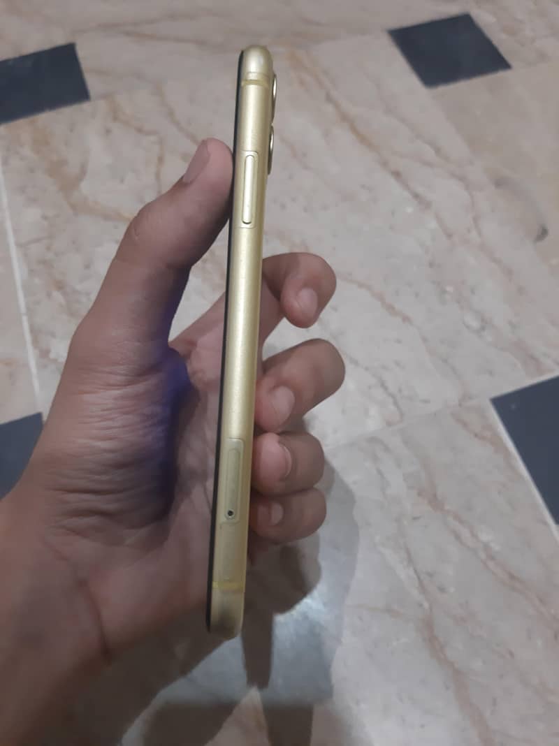 Apple iPhone 11 3