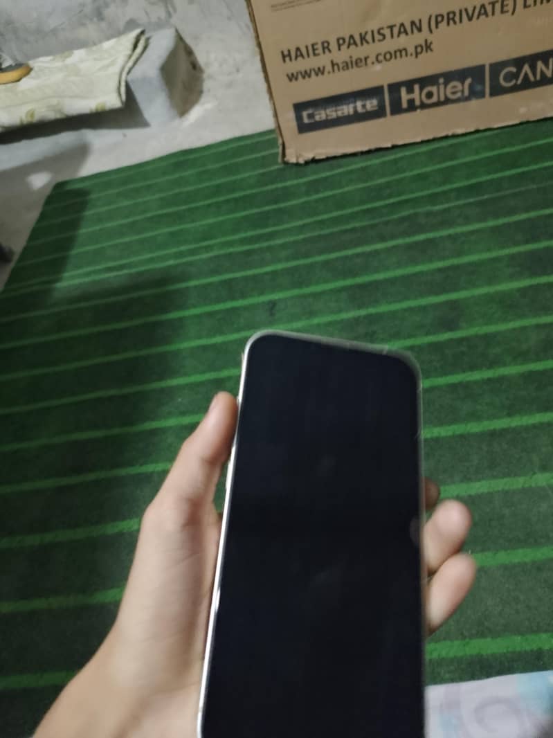 Apple iPhone 13 3