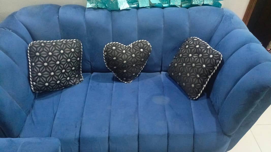 7 seater sofa set. 3