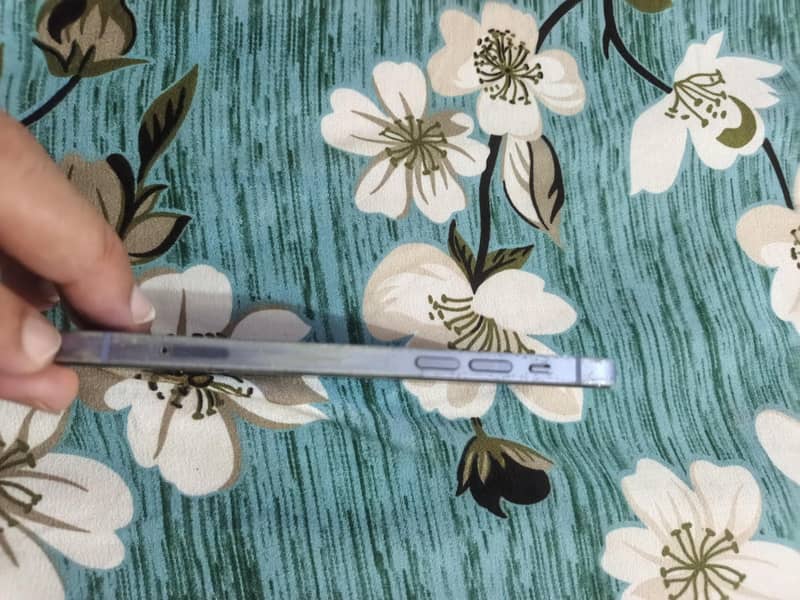 Apple iPhone 12 4