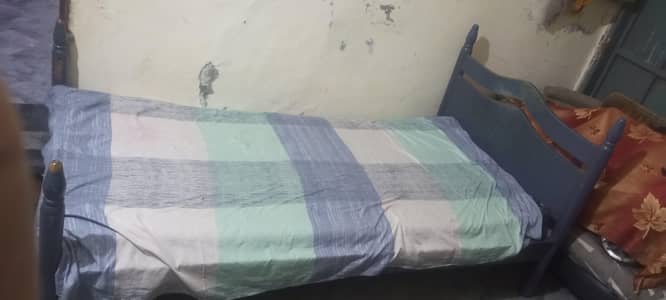 signal wooden bed with mattess