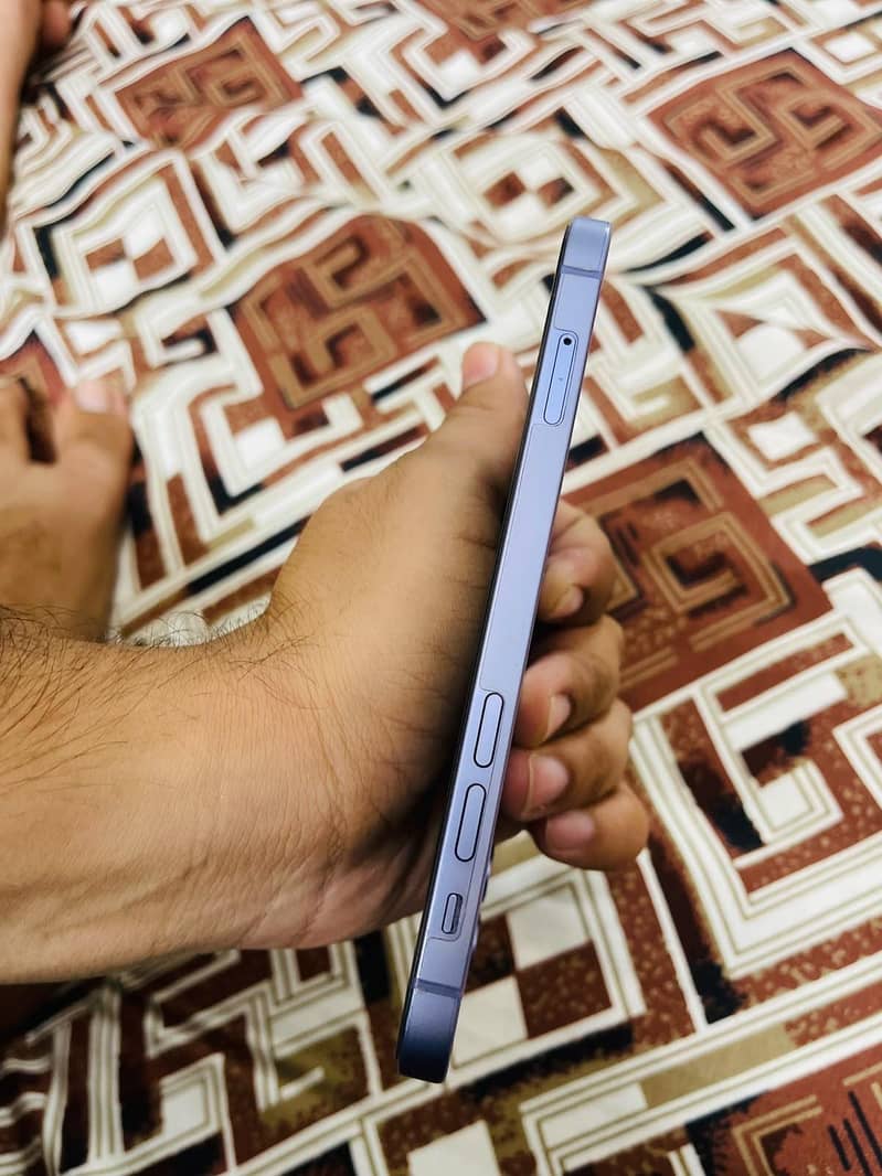 Apple iPhone 12 3