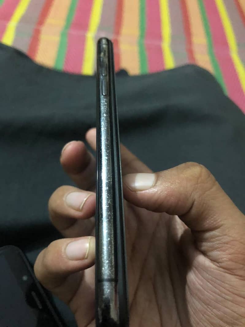 Apple iPhone X 3