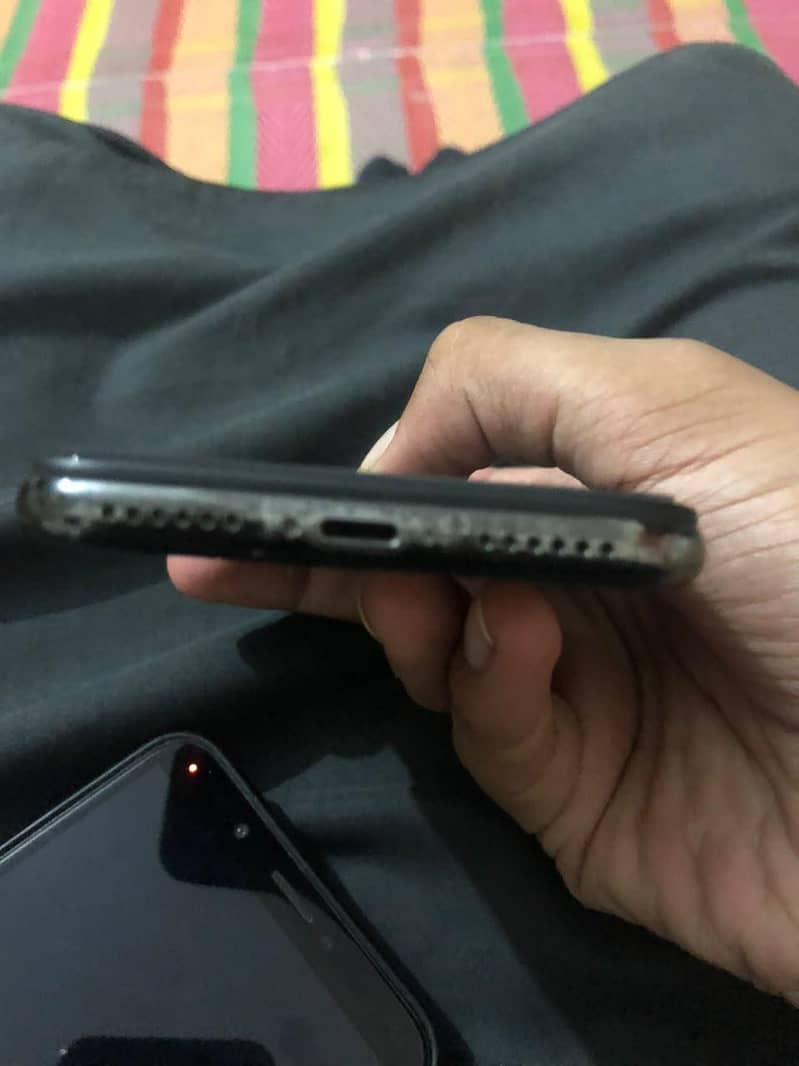 Apple iPhone X 5