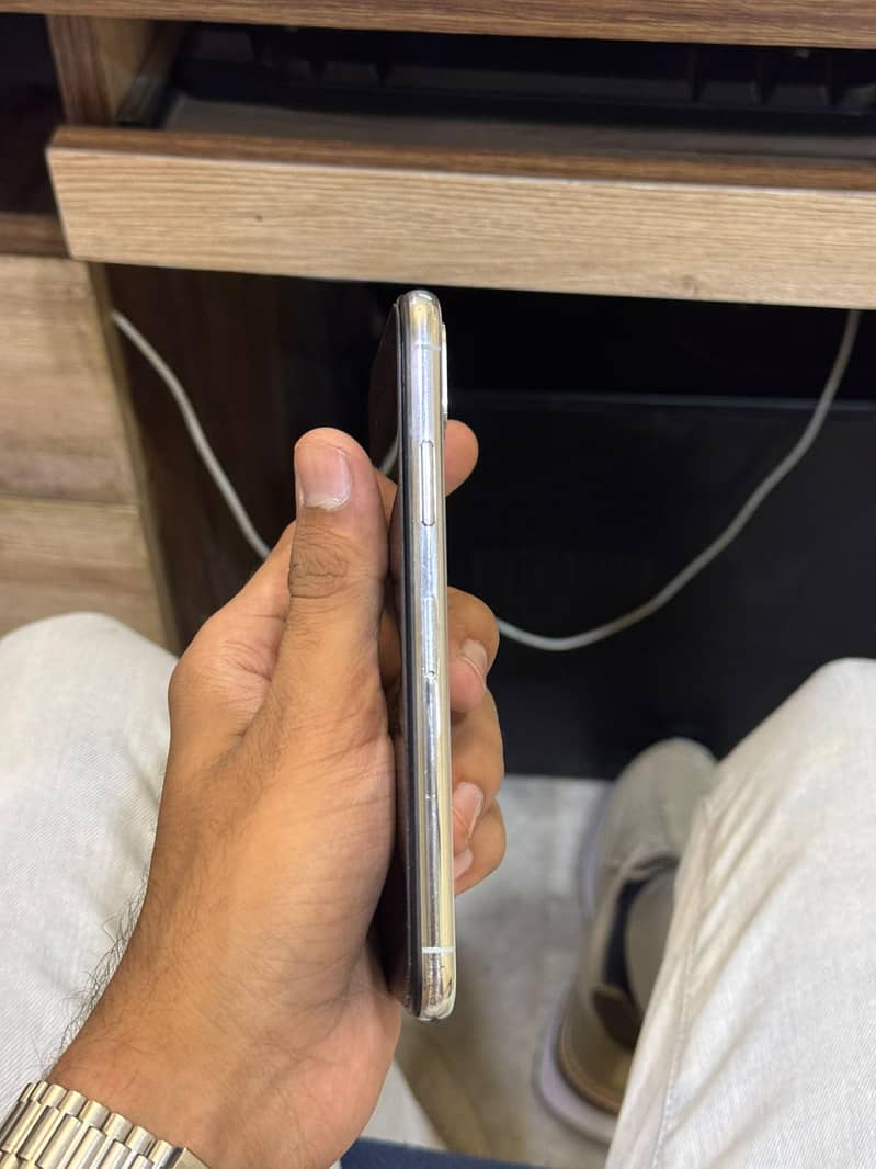 Apple iPhone X 3