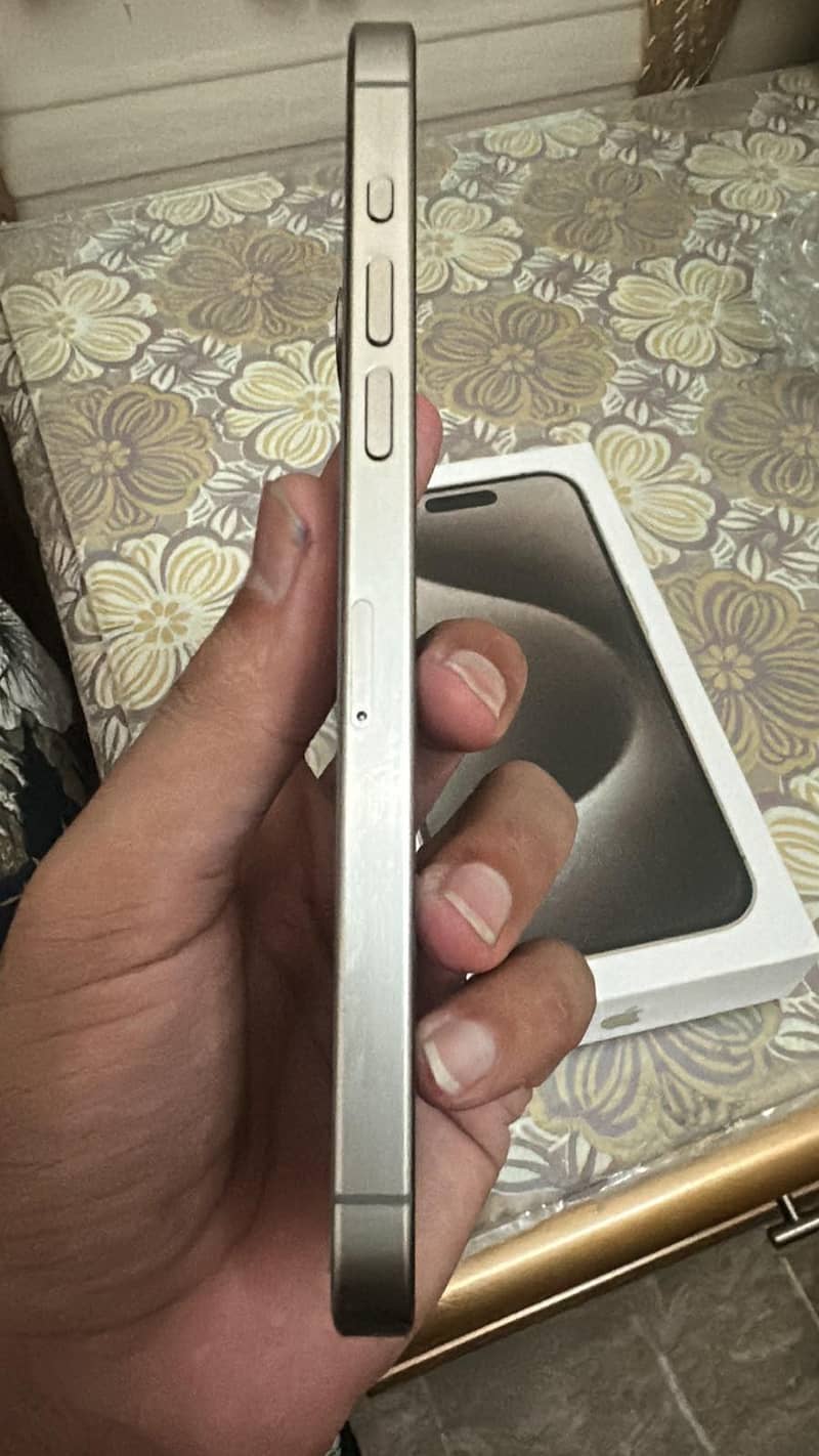 Apple iPhone 15 Pro Max 0
